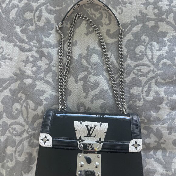 LOUIS VUITTON Vernis Epi Monogram Wynwood Black White and Vernis Card Case - Picture 3 of 15